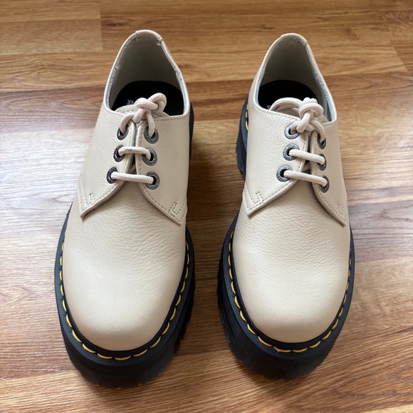 Dr. Martens Women’s 31696 leather lace up Platform shoes - Picture 11 of 12